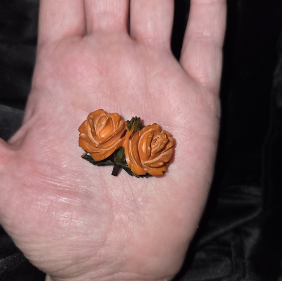 Vintage Art Deco Carved Bakelite Double Rose Brooch-Deep Amber Orange - Picture 3 of 9